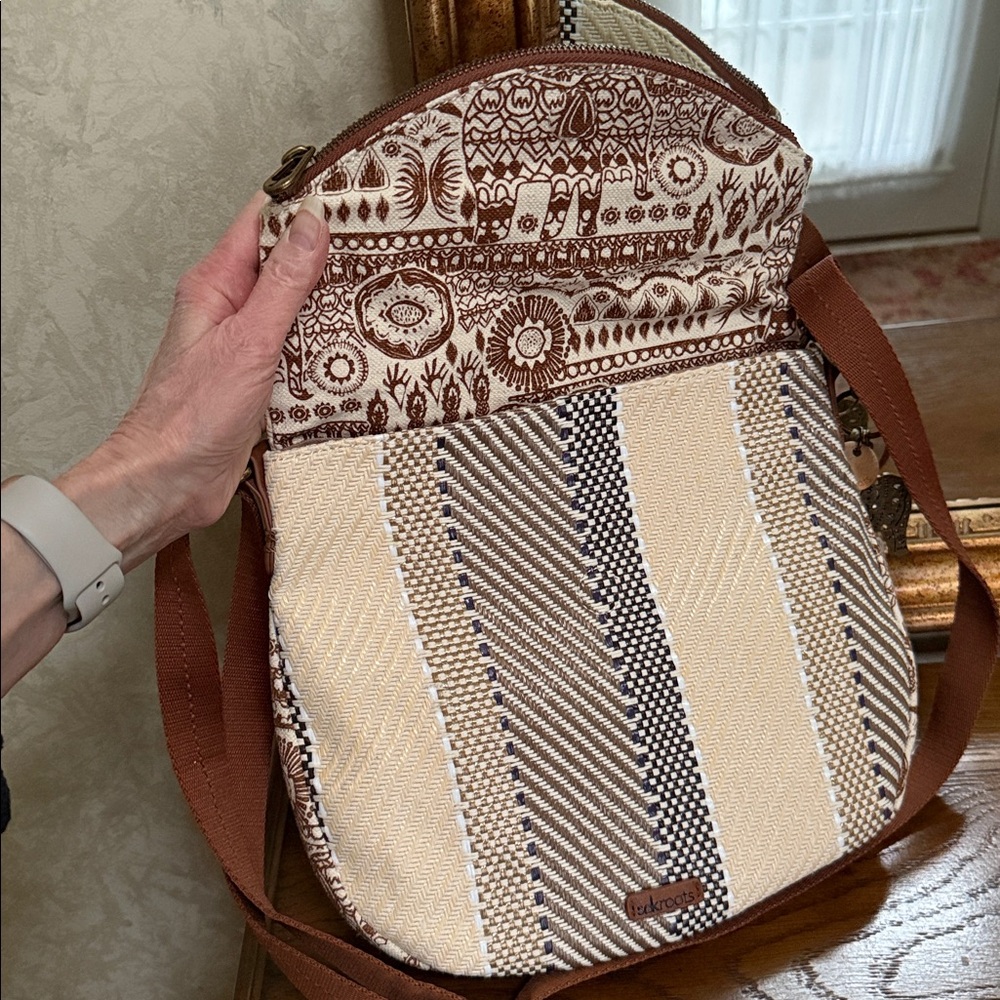 Sakroots by the SAK, Tan and Brown Crossbody Bag. Exterior top zip opening/flap. - Picture 6 of 16